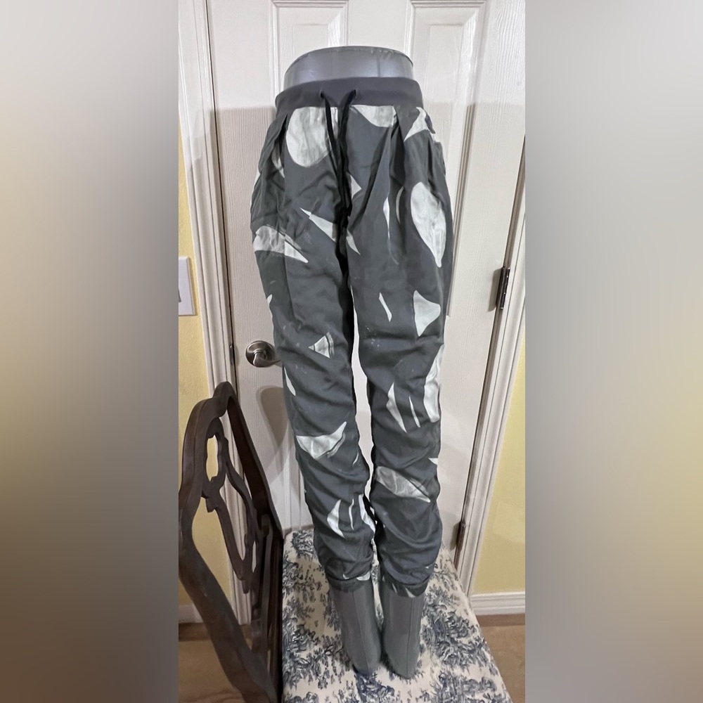 Lululemon City Jogger - Picture 4 of 13